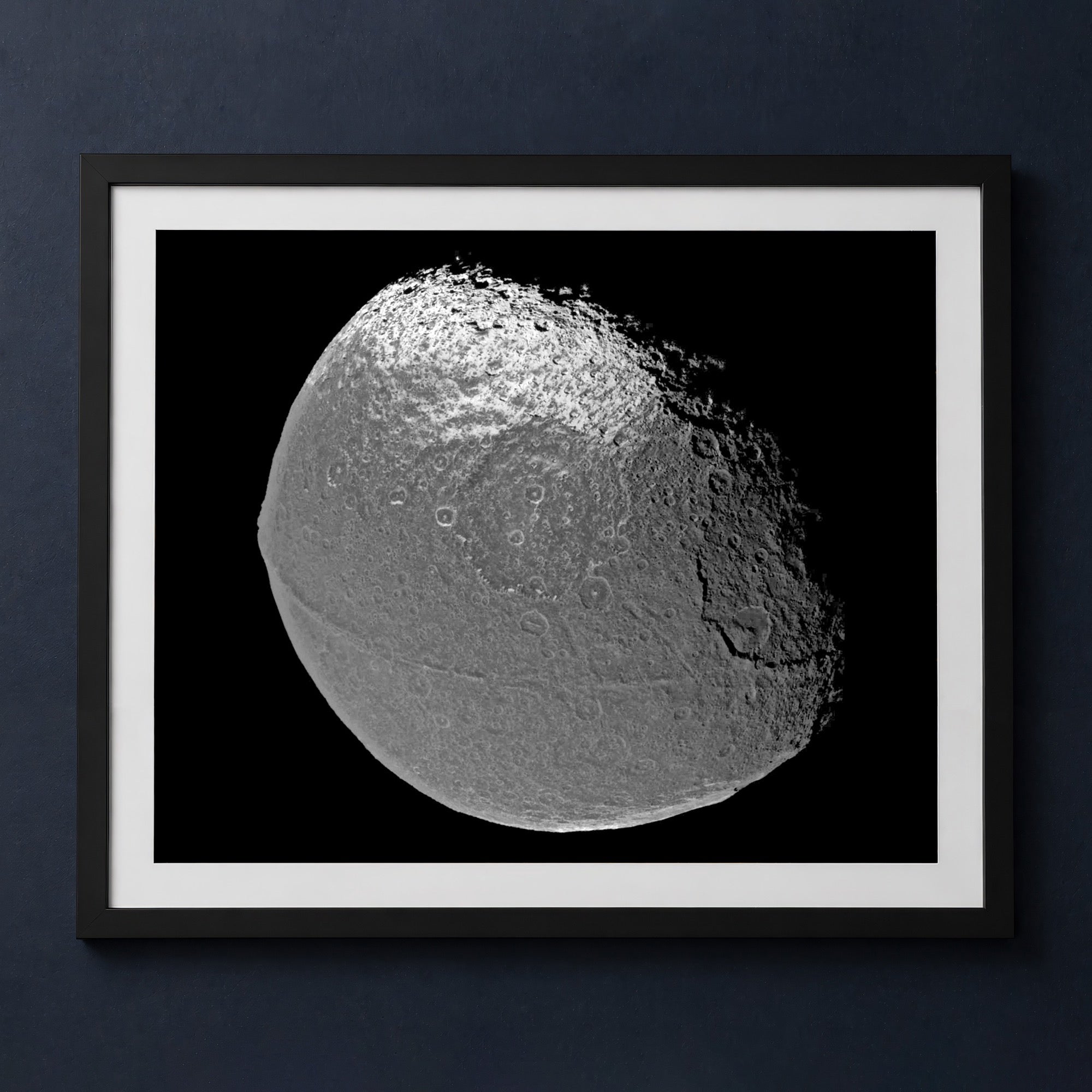 Framed print mockup — Lapetus